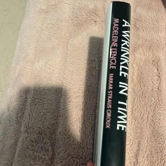 A wrinkle in time hardcover - Picture 2 of 7